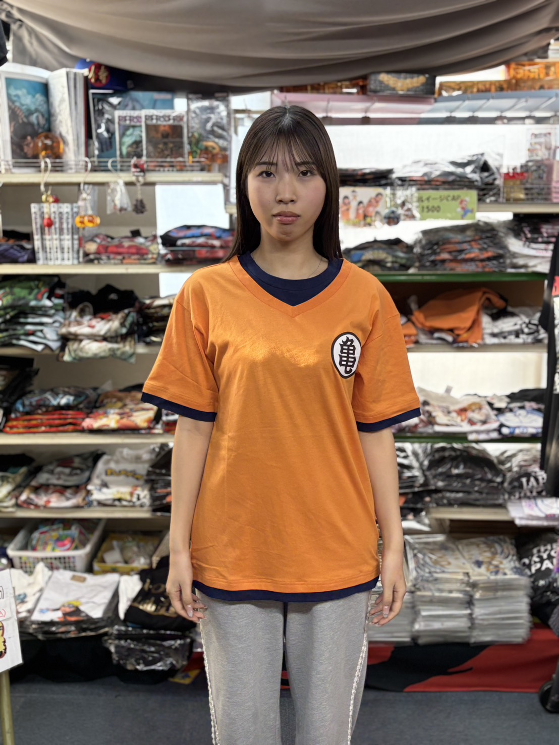ドラゴンボールTシャツ系モデル写真