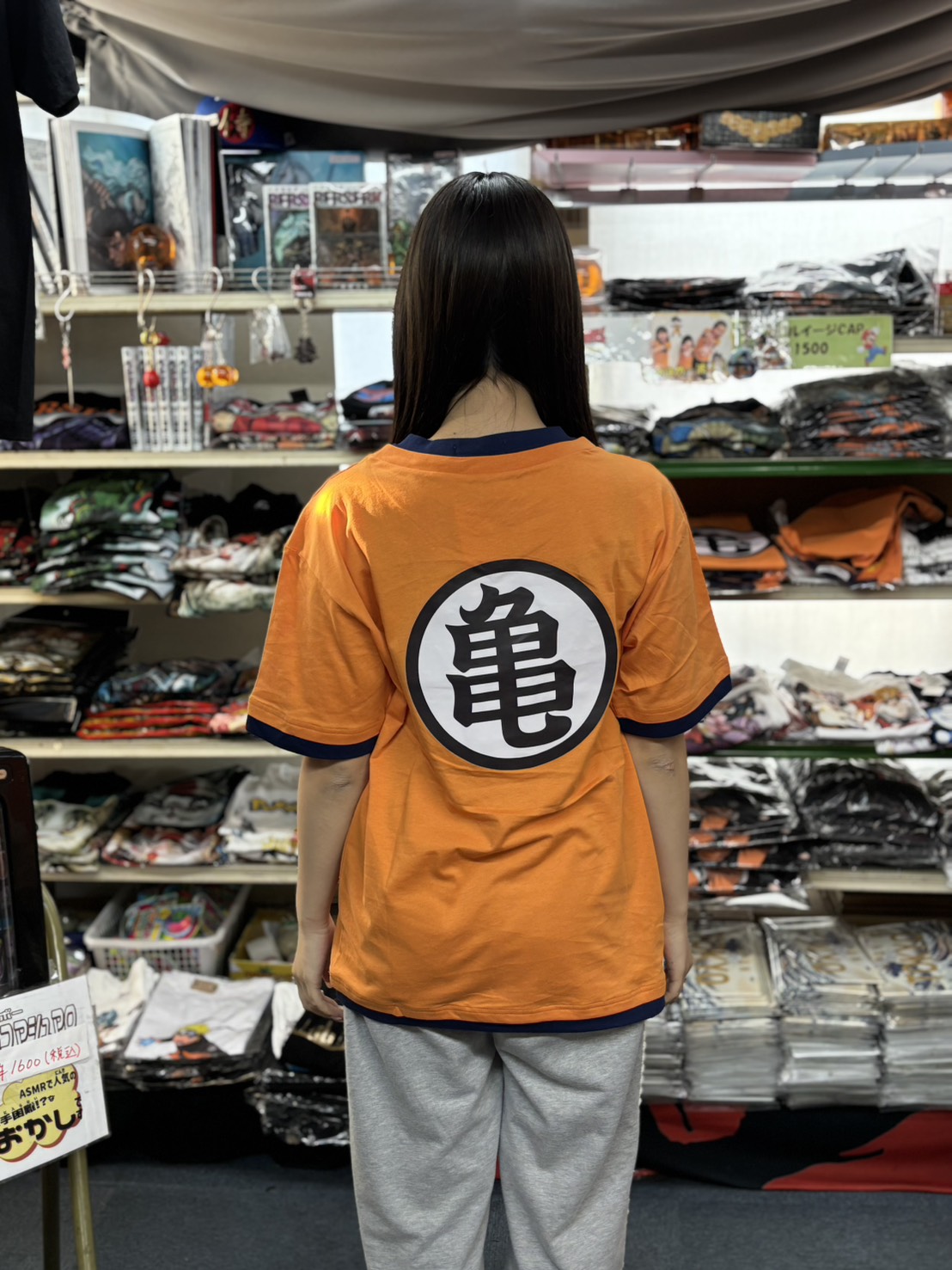 ドラゴンボールTシャツ系モデル写真