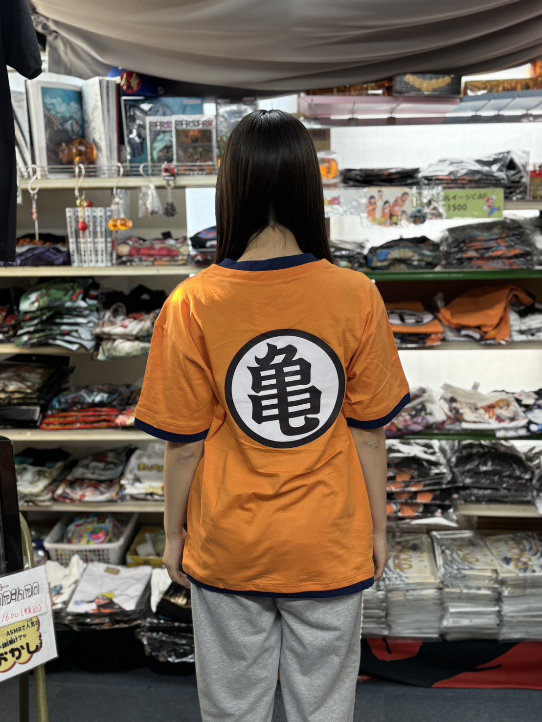 ドラゴンボールTシャツ系モデル写真