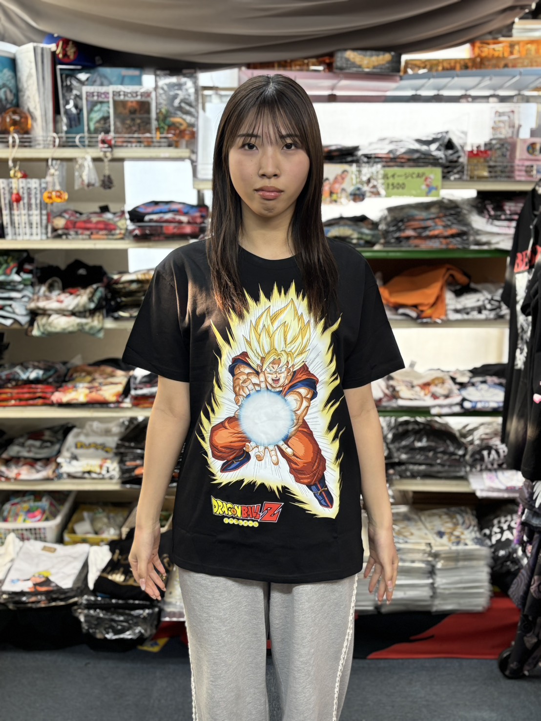 ドラゴンボールTシャツ系モデル写真