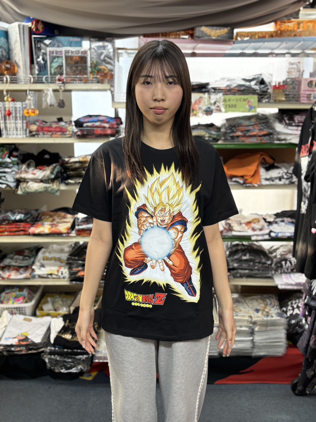ドラゴンボールTシャツ系モデル写真