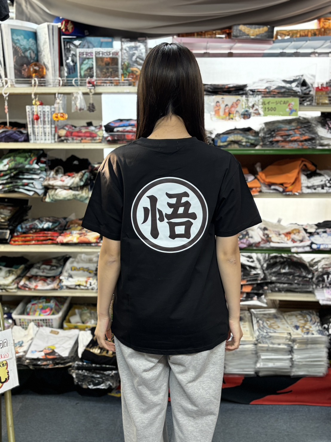 ドラゴンボールTシャツ系モデル写真
