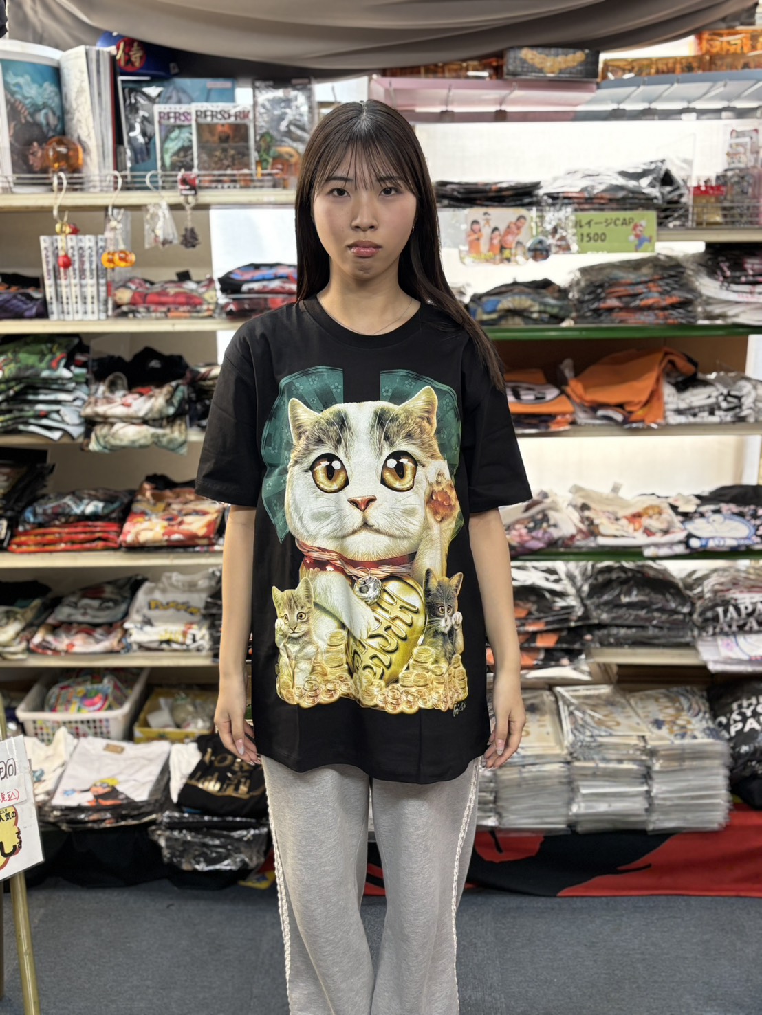小判家族招き猫Tシャツモデル写真
