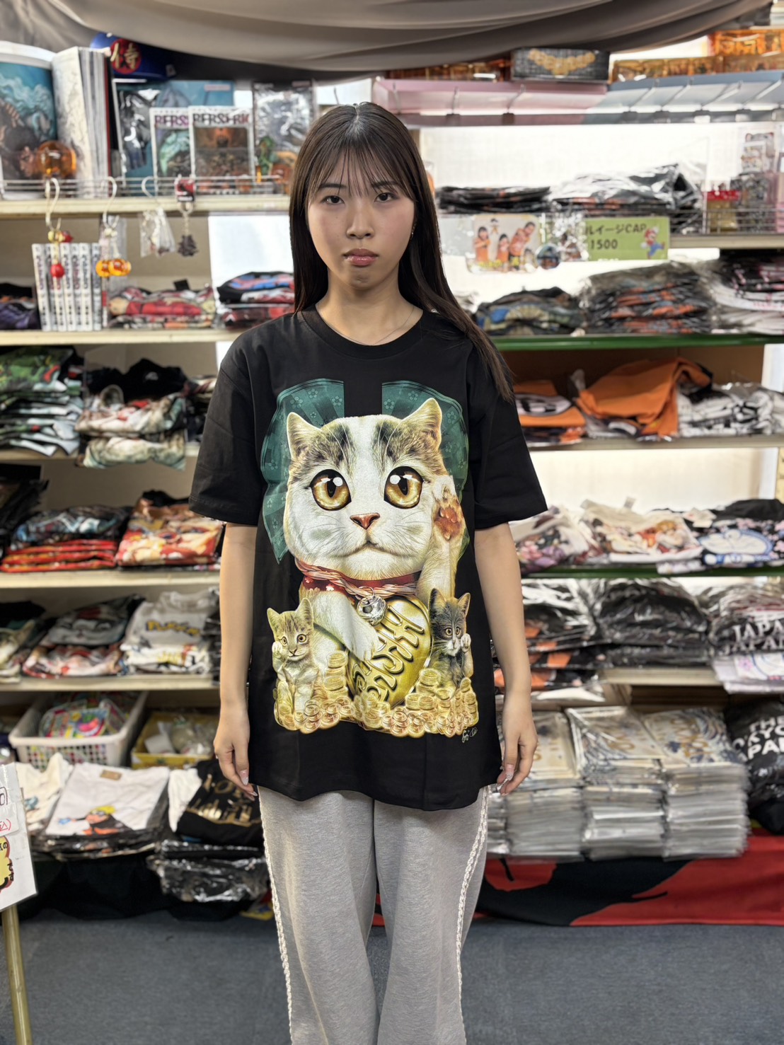 小判家族招き猫Tシャツモデル写真