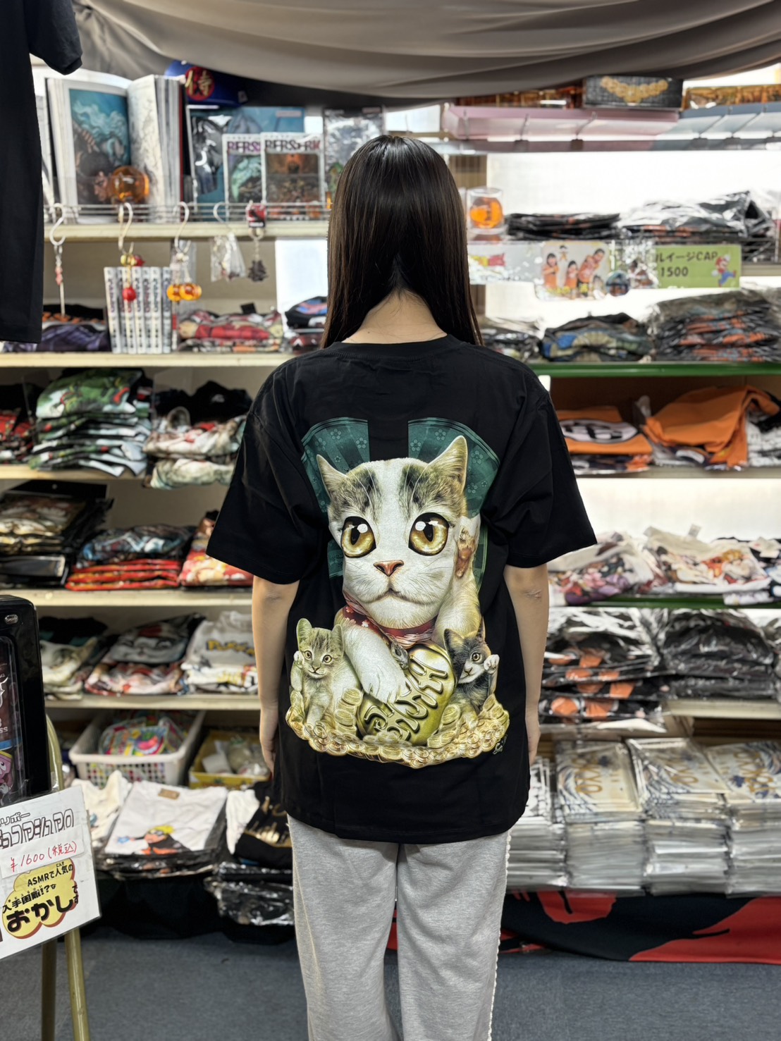 小判家族招き猫Tシャツモデル写真