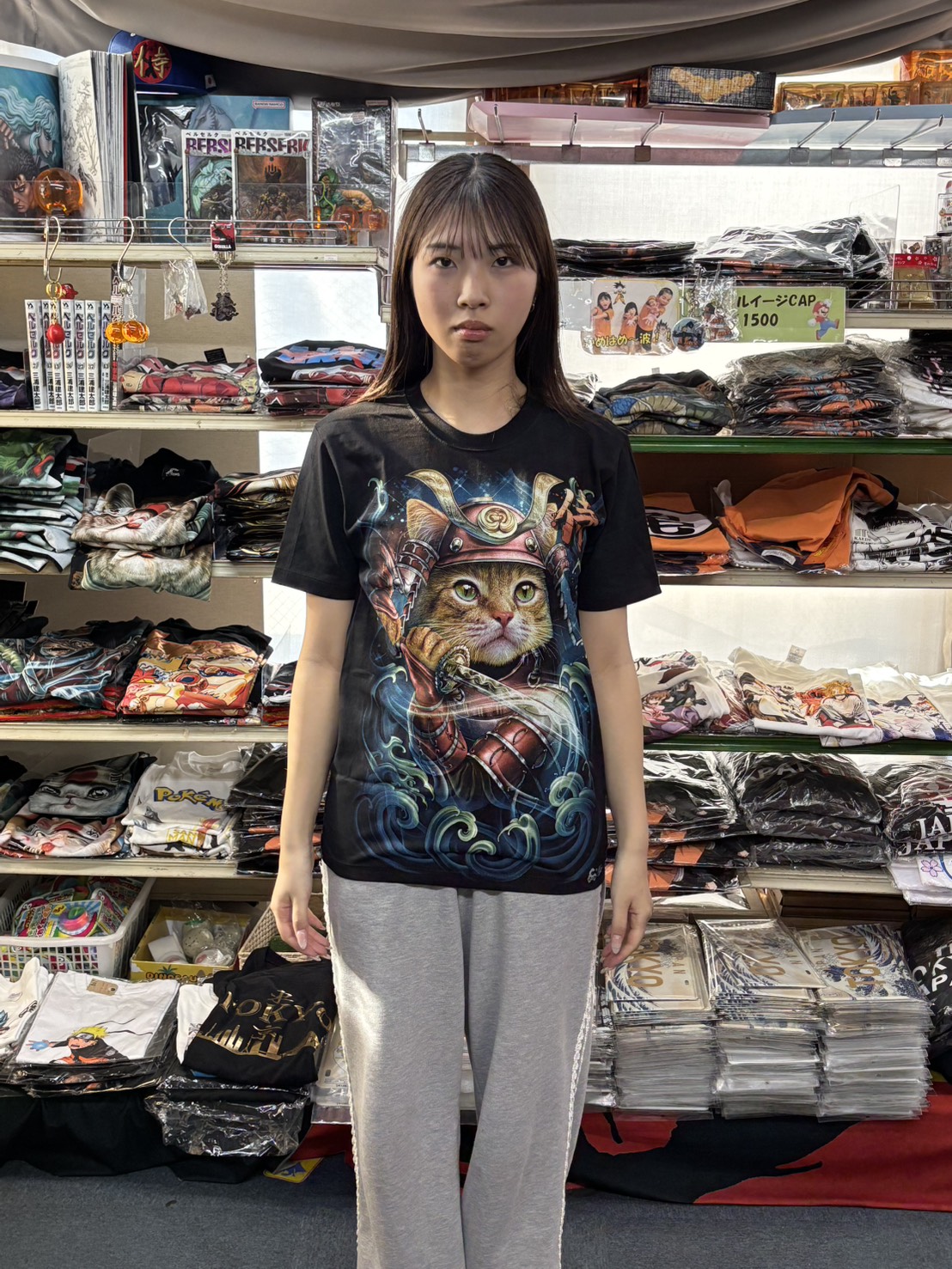 鎧武者猫tシャツモデル写真