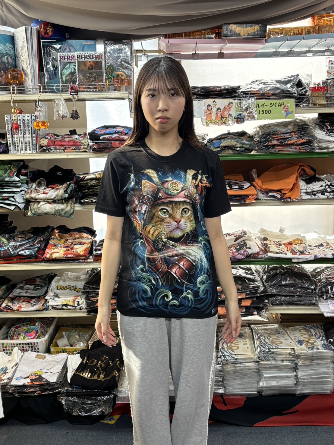 鎧武者猫tシャツモデル写真