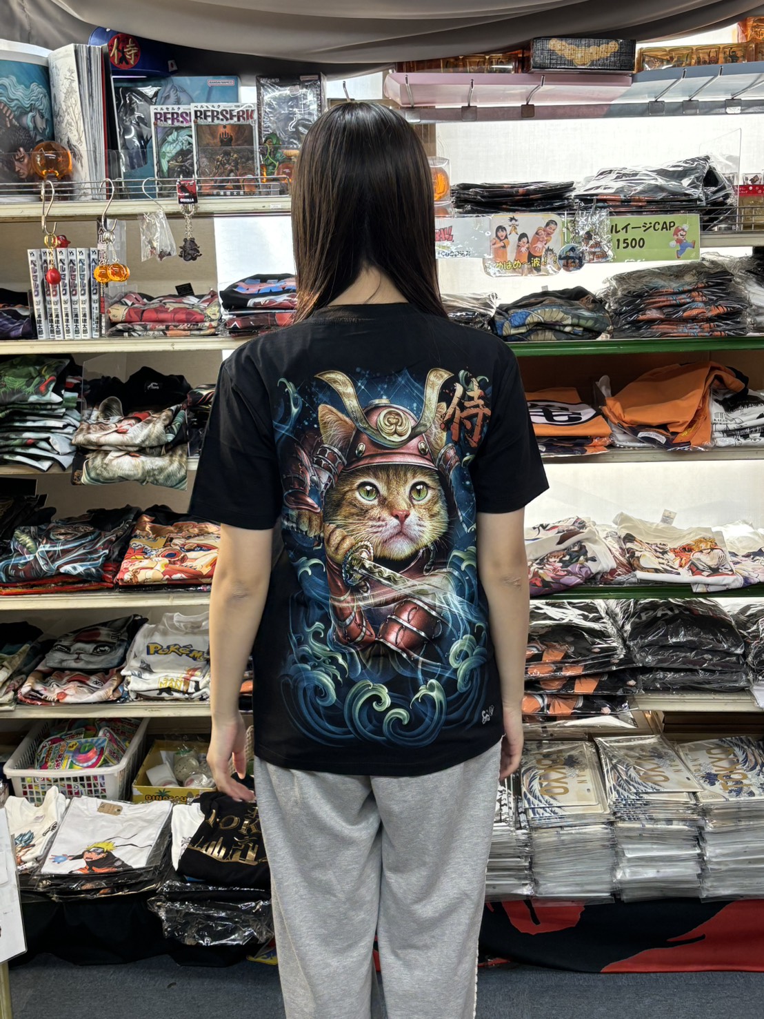 鎧武者猫tシャツモデル写真