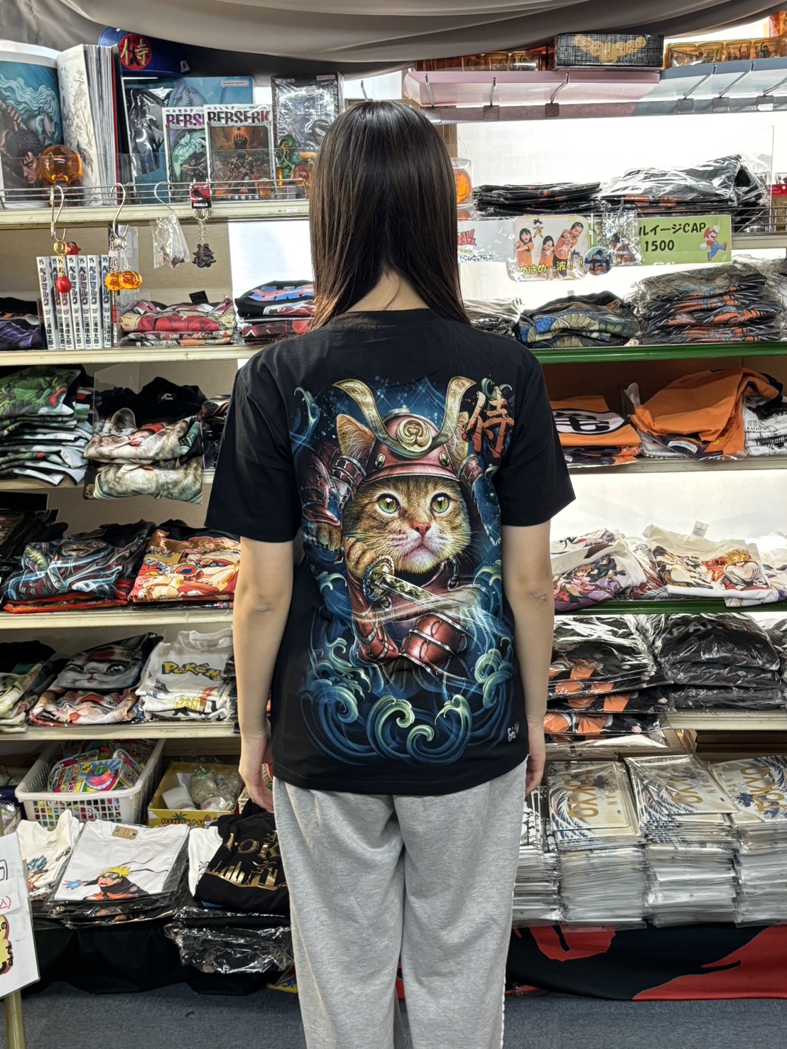 鎧武者猫tシャツモデル写真